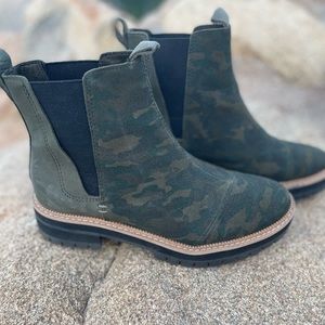 TOMS Women’s boots size 7